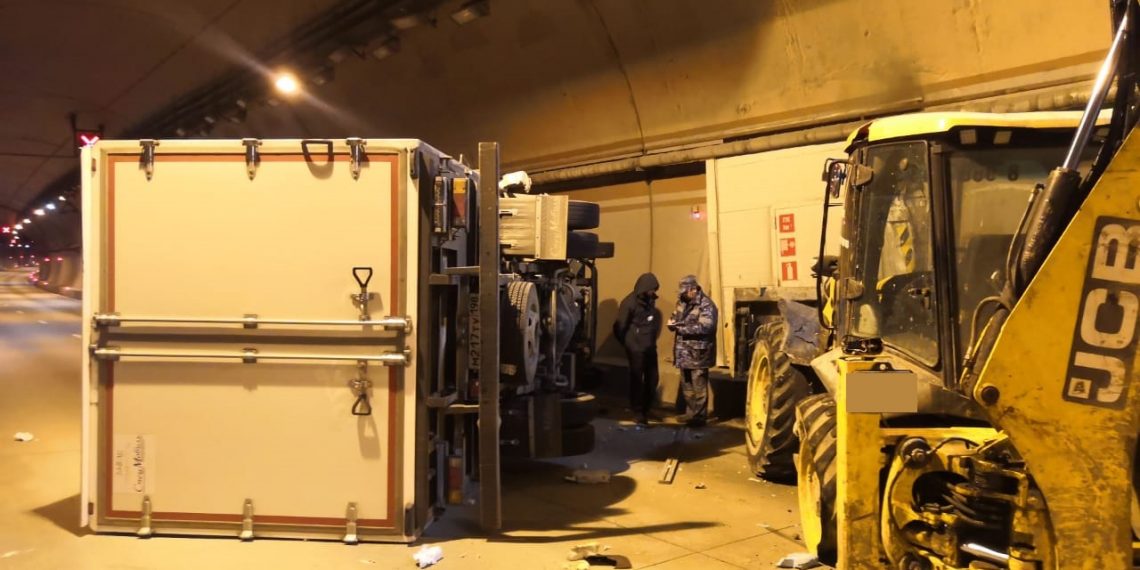 В Сочи ликвидируют последствия массового ДТП в тоннеле