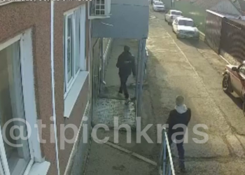 В Краснодаре на видео попали двое парней, преследовавших 11-летнюю девочку