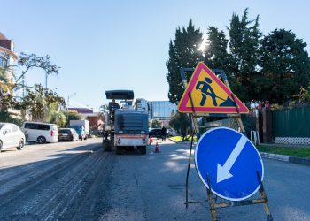 В Адлере ремонтируют улицы Просвещения и Свердлова