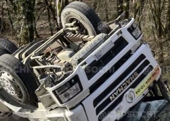 В Сочи опрокинулась бетономешалка: погиб водитель