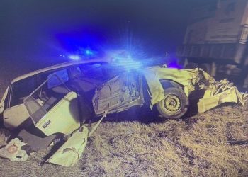 На Кубани ВАЗ врезался в грузовик: погибли два человека