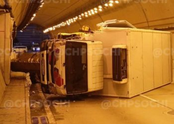 Из-за массовой аварии в Сочи оказался перекрытым тоннель