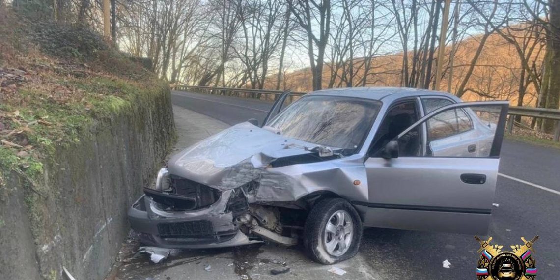 В Сочи пьяный водитель без прав устроил ДТП с пострадавшей