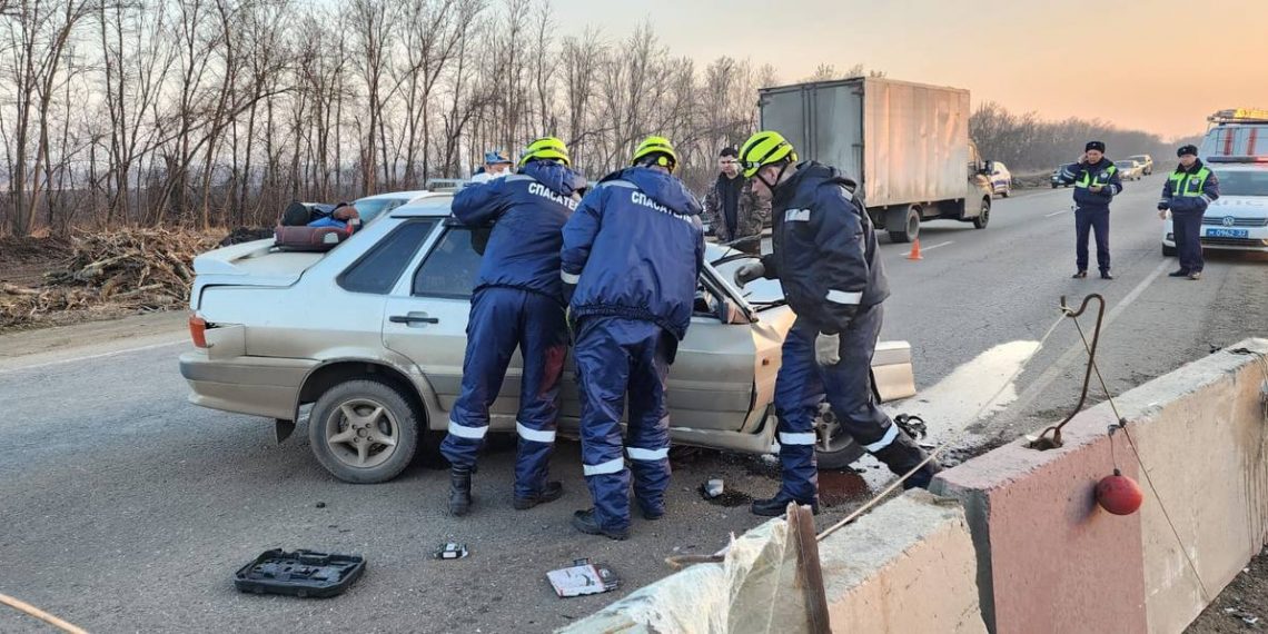 На Кубани водитель «Лады» врезался в ограждение и погиб