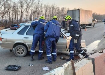 На Кубани водитель «Лады» врезался в ограждение и погиб