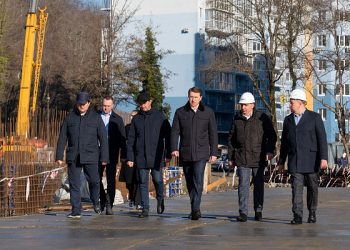 Копайгоросдкий проинспектировал строящуюся школу на 1100 мест