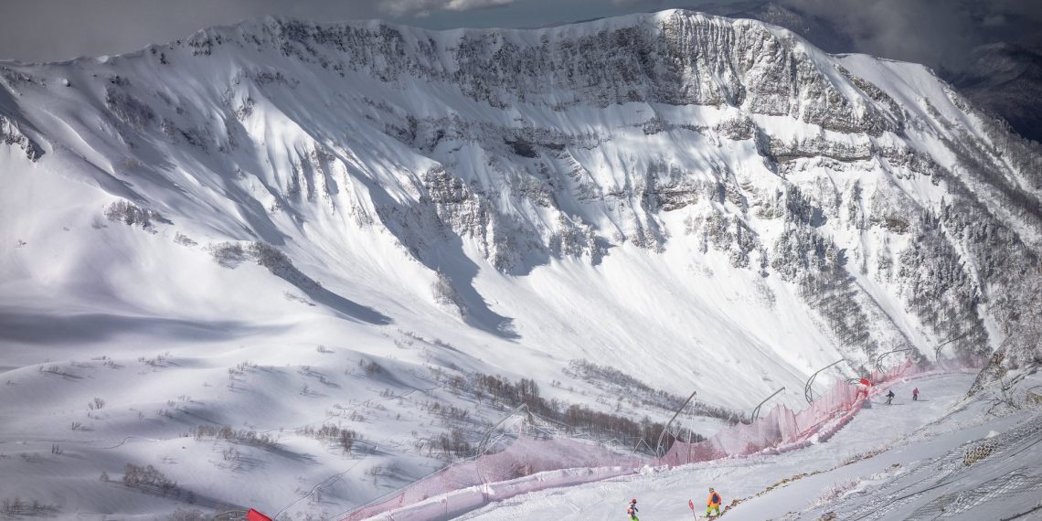 В горах Сочи запустили трассы на нижних склонах