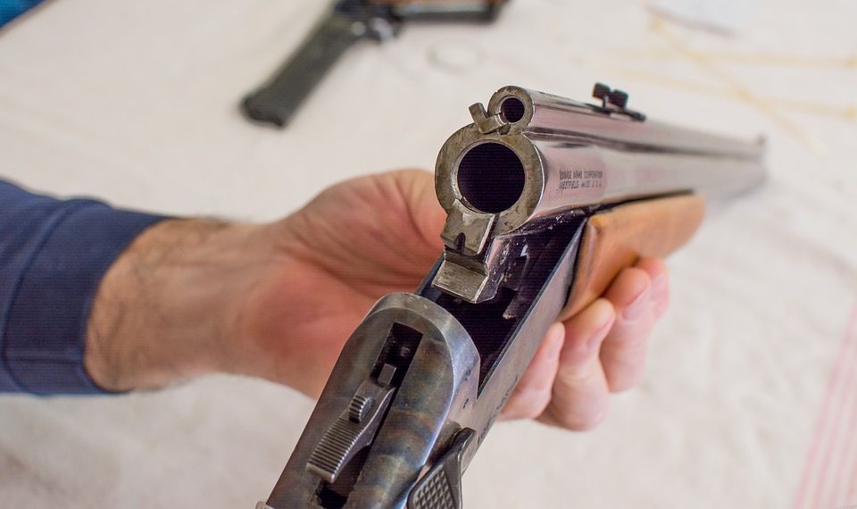 Сочинец, дрифтовавший по улицам, выстрелил в соседа в ответ на замечание