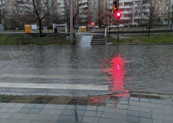 В Краснодаре пешеходный переход в Юбилейном превратился в озеро