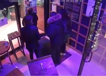 В Анапе женщины украли рацию у охранников в клубе