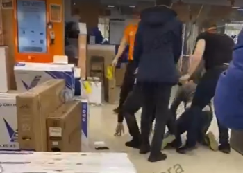 В Краснодаре драку между покупателем и продавцом сняли на видео