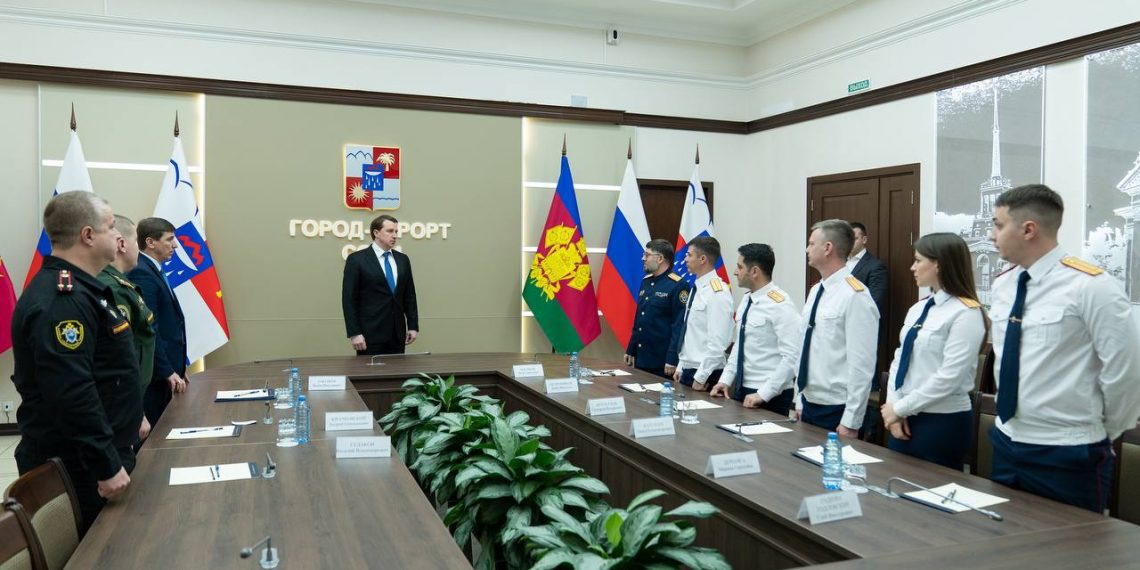 Копайгородский поздравил следователей с 12-летием создания СК