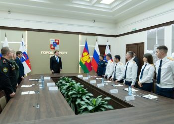 Копайгородский поздравил следователей с 12-летием создания СК