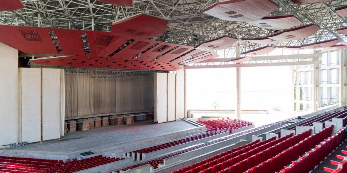 В Сочи ремонтируют концертный зал «Фестивальный»