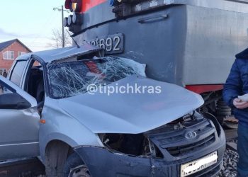 В Краснодарском крае 64-летний мужчина на «Ладе Гранте» попал под поезд
