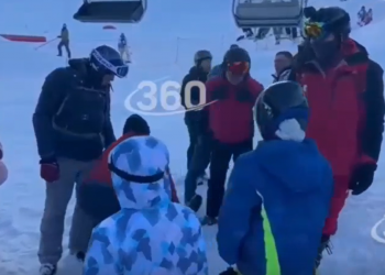 В Сочи драка на курорте в Красной Поляне из-за очередей на подъемник попала на видео