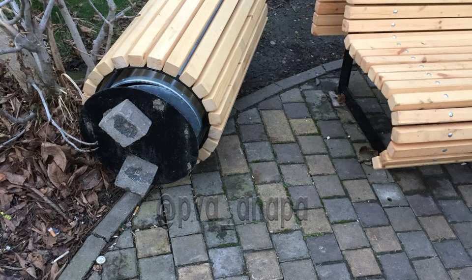 Вандалы продолжают орудовать в парках Кубани
