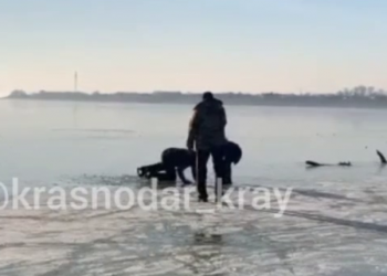 На Краснодарском водохранилище провалился под лед мужчина, катавшийся на коньках