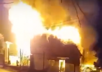 В Лазаревском районе Сочи сгорел двухэтажный жилой дом площадью 80 кв. метров