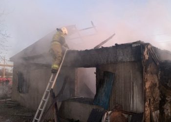 На Кубани горел дом: пострадали два человека