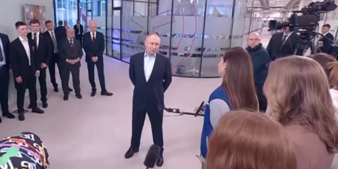 В Татьянин день студентка из Краснодара попросила у Путина взять ее на работу в администрацию