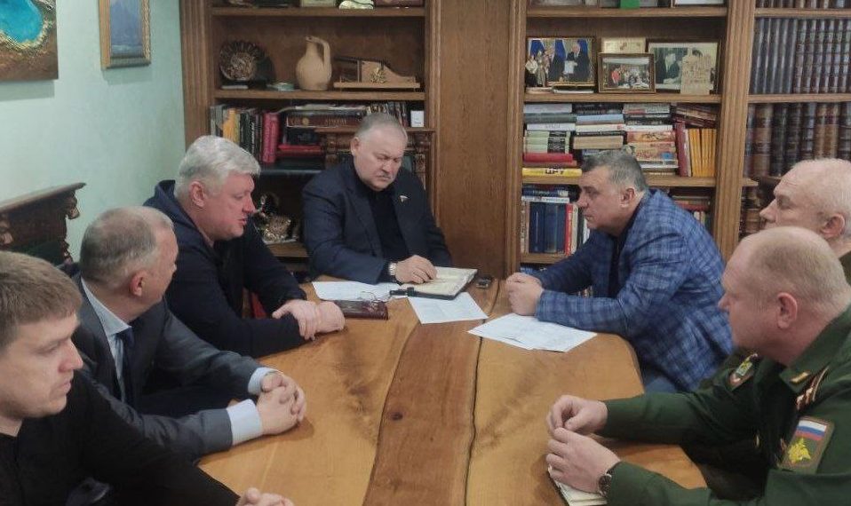 Константин Затулин обсудил с сочинцами проблему изъятия земель и помощь бойцам СВО
