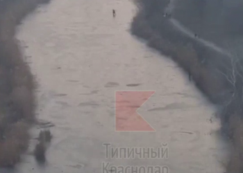 В Краснодаре дети продолжают кататься по тонкому льду рек, рискуя жизнью