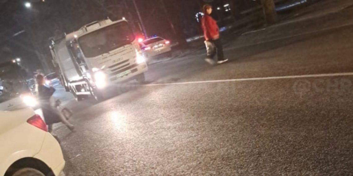 В Хостинском районе Сочи мусоровоз сбил пьяного пешехода