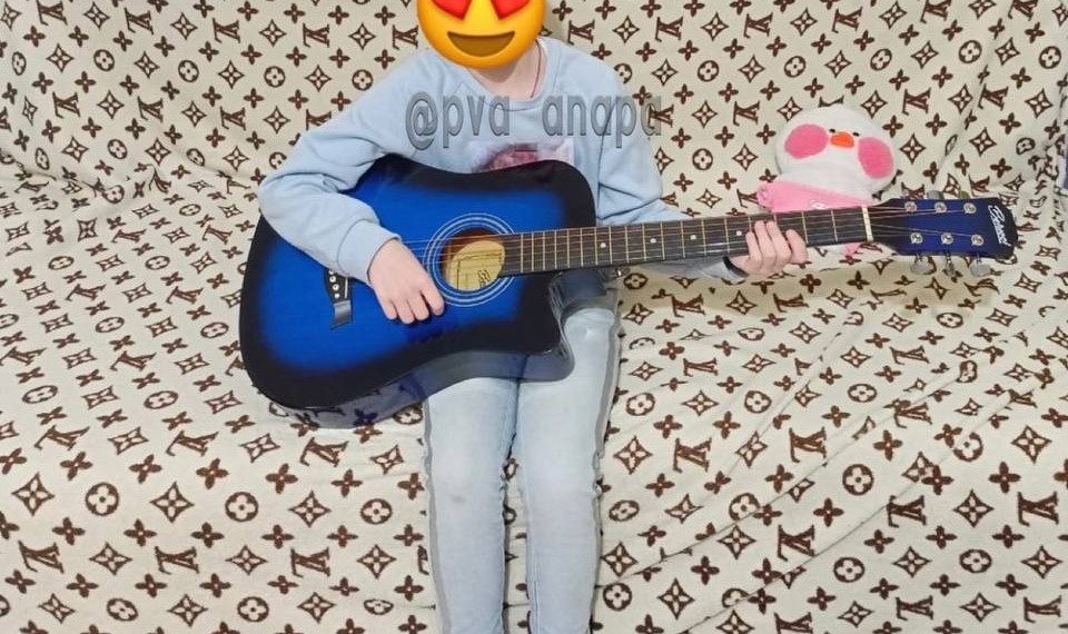 На Кубани позитивно закончилась история «девочки с гитарой»