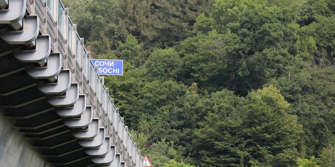 С 9 января на трассе Джубга – Сочи возобновился ремонт