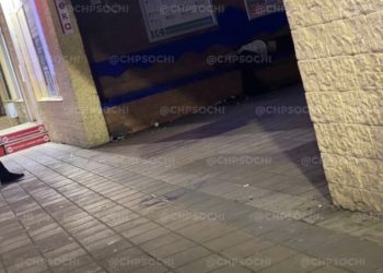 В Центральном районе Сочи на остановке обнаружен необычный труп мужчины