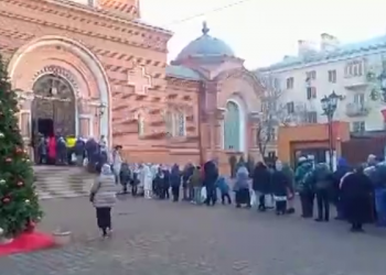 В Краснодаре выстроилась огромная очередь к иконе «Умягчение злых сердец»