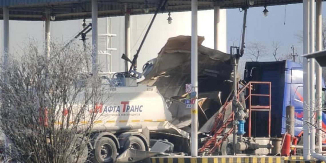 На Кубани из-за разгерметизации емкости бензовоза пострадал мужчина