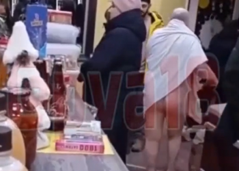 На Кубани сняли на видео голого мужчину, пришедшего 1 января за пивом в одной простыне