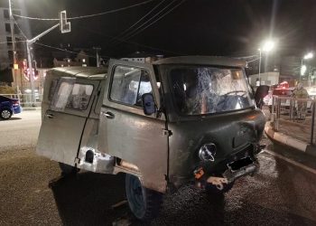 В Сочи столкнулись три авто: пострадали два водителя