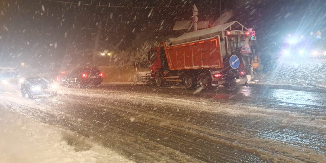 На трассе Джубга – Сочи перекрыли два участка