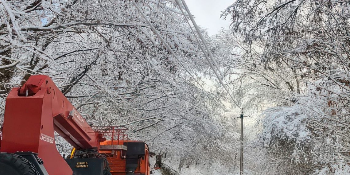 Энергетики Сочинских электрических сетей работают в режиме повышенной готовности