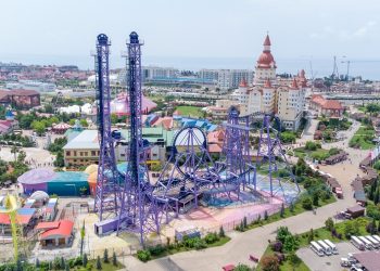 23 февраля Сочи Парк дарит скидку на билет для мужчин