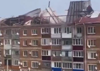 На Кубани ветер сдул крышу пятиэтажки
