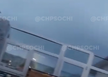 У жителя Сочи в ночь на субботу снесло крышу