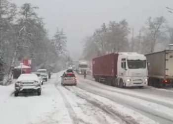 На участке от Магри до Дагомыса закрыли движение грузовиков и автобусов