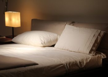 В Сочи готовы платить по 100 тысяч в месяц за сон на работе