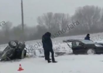 На Кубани легковушку разорвало напополам: пострадала девушка