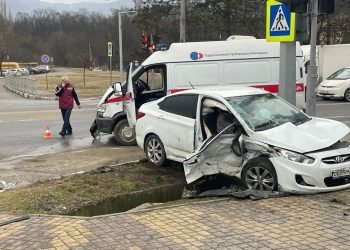 На Кубани в жестком ДТП с участием «скорой» пострадали медики