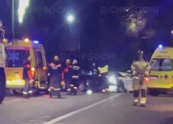 В Сочи столкнулись три авто: пострадали два человека