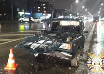 В Краснодаре подросток без прав врезался в автобус: пострадал пассажир