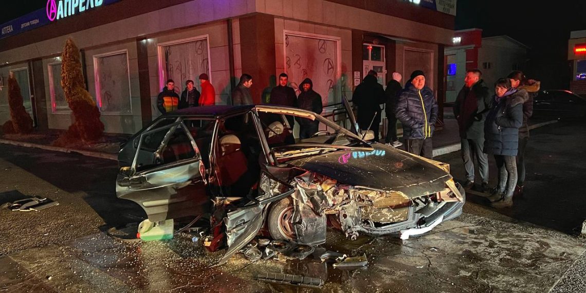 На Кубани столкнулись две «Лады»: пострадали два человека