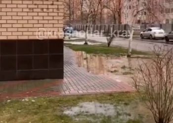 В Краснодаре жалуются на трехдневный фекальный фонтан