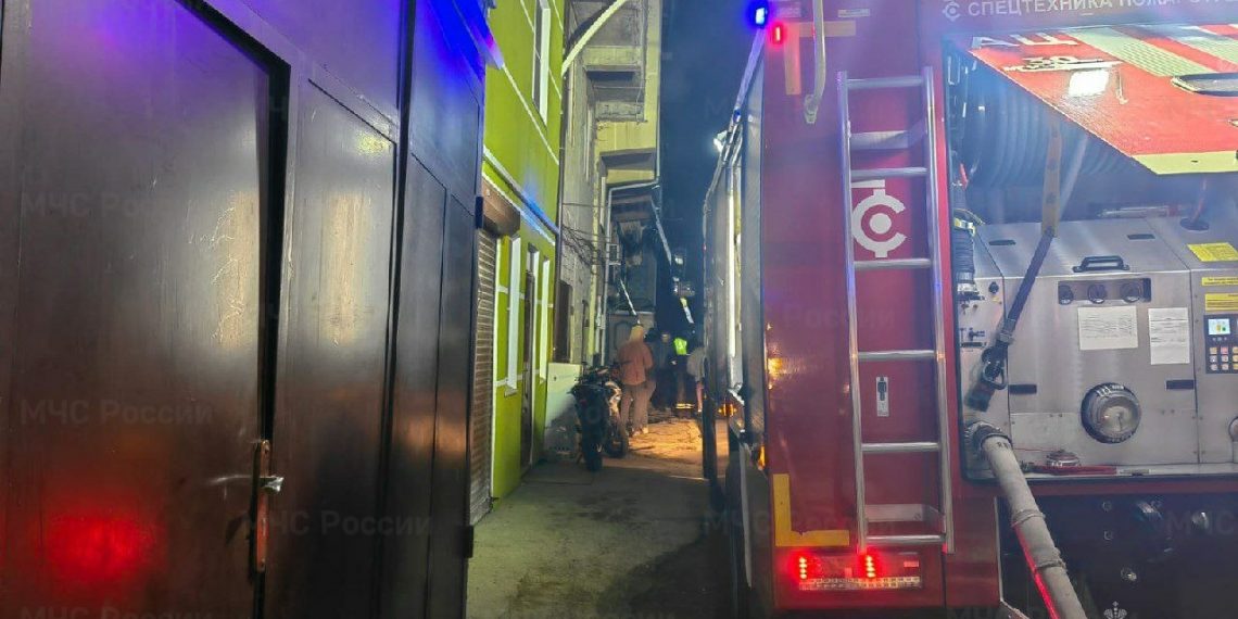 После пожара с тремя погибшими в Сочи завели уголовное дело