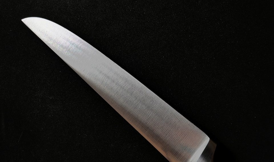 Туапсинец зарезал бывшую, а потом ранил себя и ее приятеля